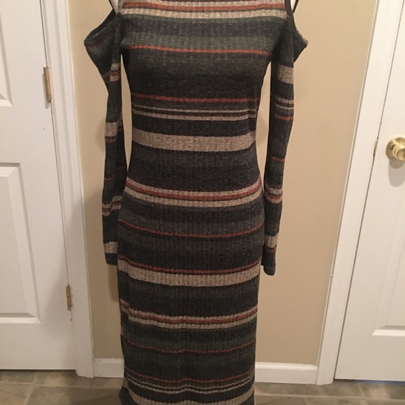 Pretty young Thing Dresses & Skirts - Pretty young thing Green and Charcoal cold Shoulder Dress
